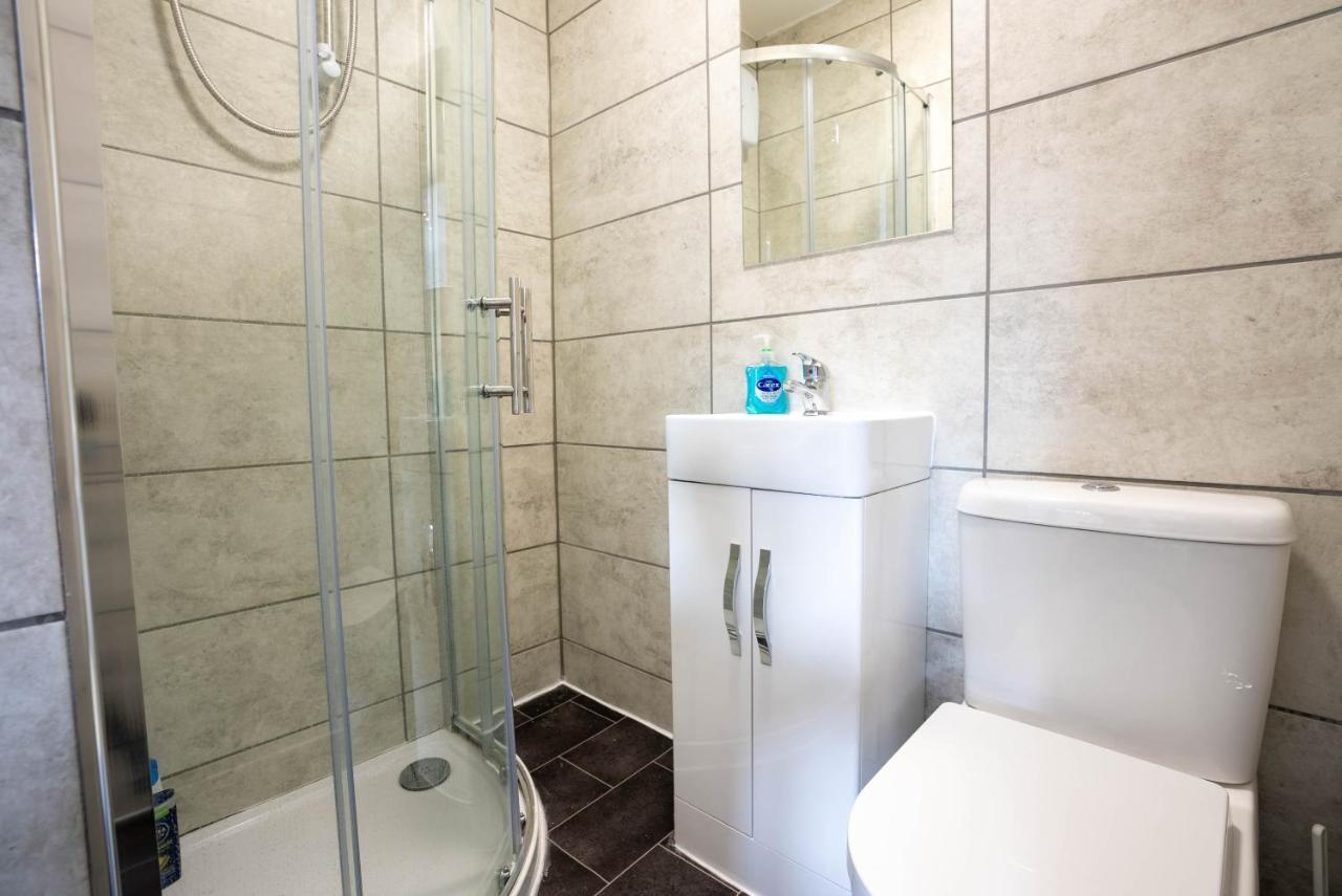 No 01 Small Studio Flat In Aylesbury Town Station Bagian luar foto